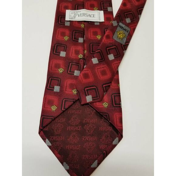 Gianni Versace Necktie Men’s Red Silk Squares Medusa Heads Luxury Designer Italy - Picture 3 of 7